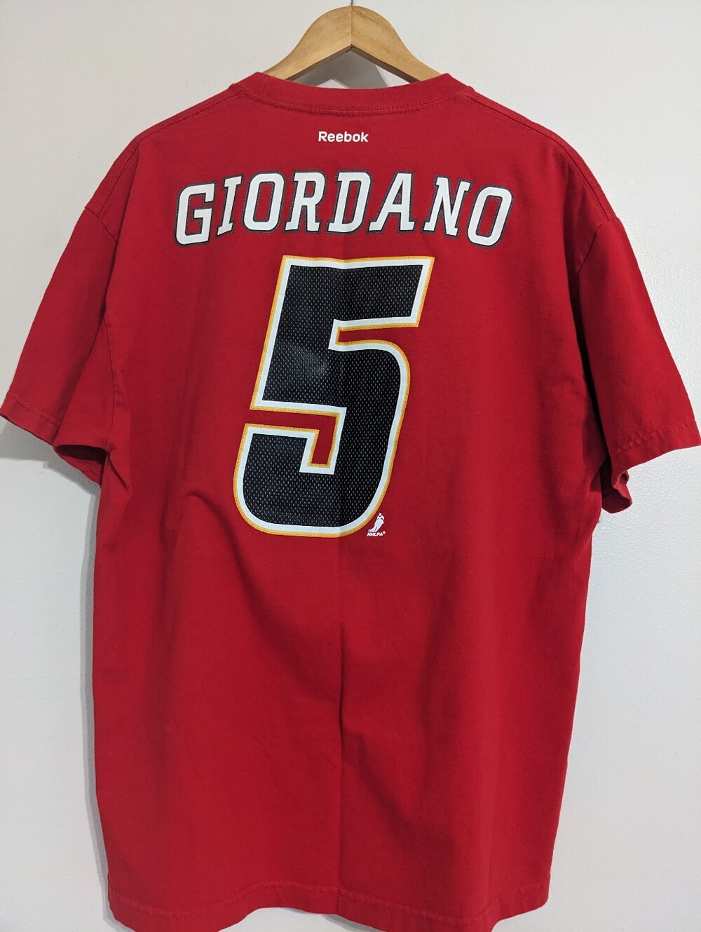 Reebok Tee Shirt Calgary Flames Giordano #5 Mens XL Red Cotton Short Sleeve Logo